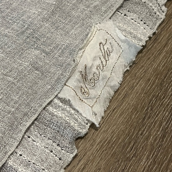 Authentic Italian Linen Ruffle Scarf - Picture 4 of 6